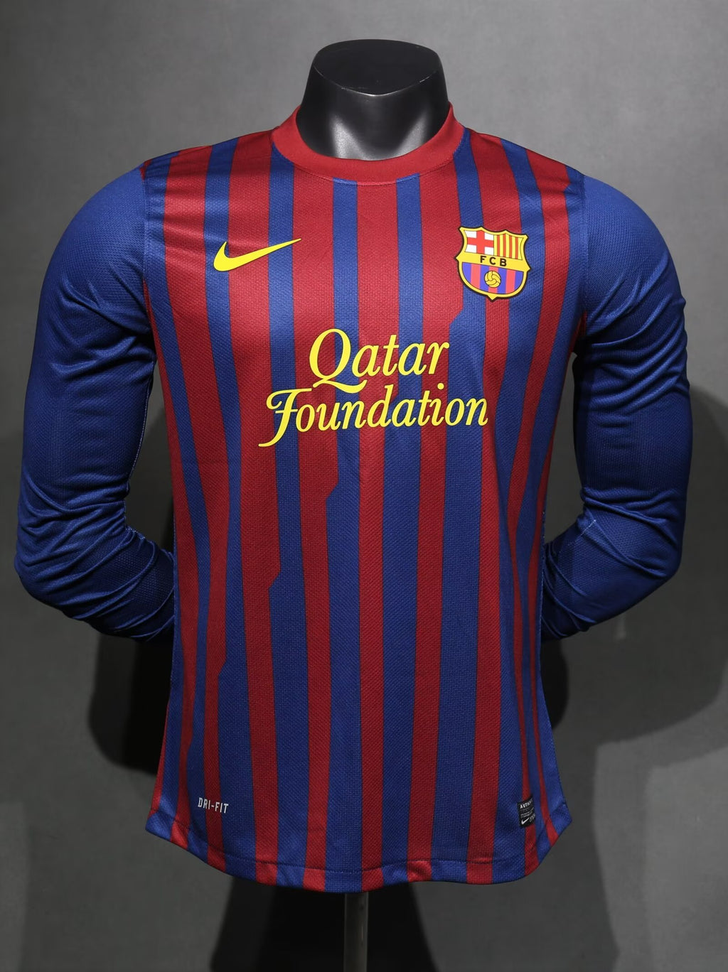Camisa Barcelona Home 11/12 (Versão Manga Longa Jogador Retrô)