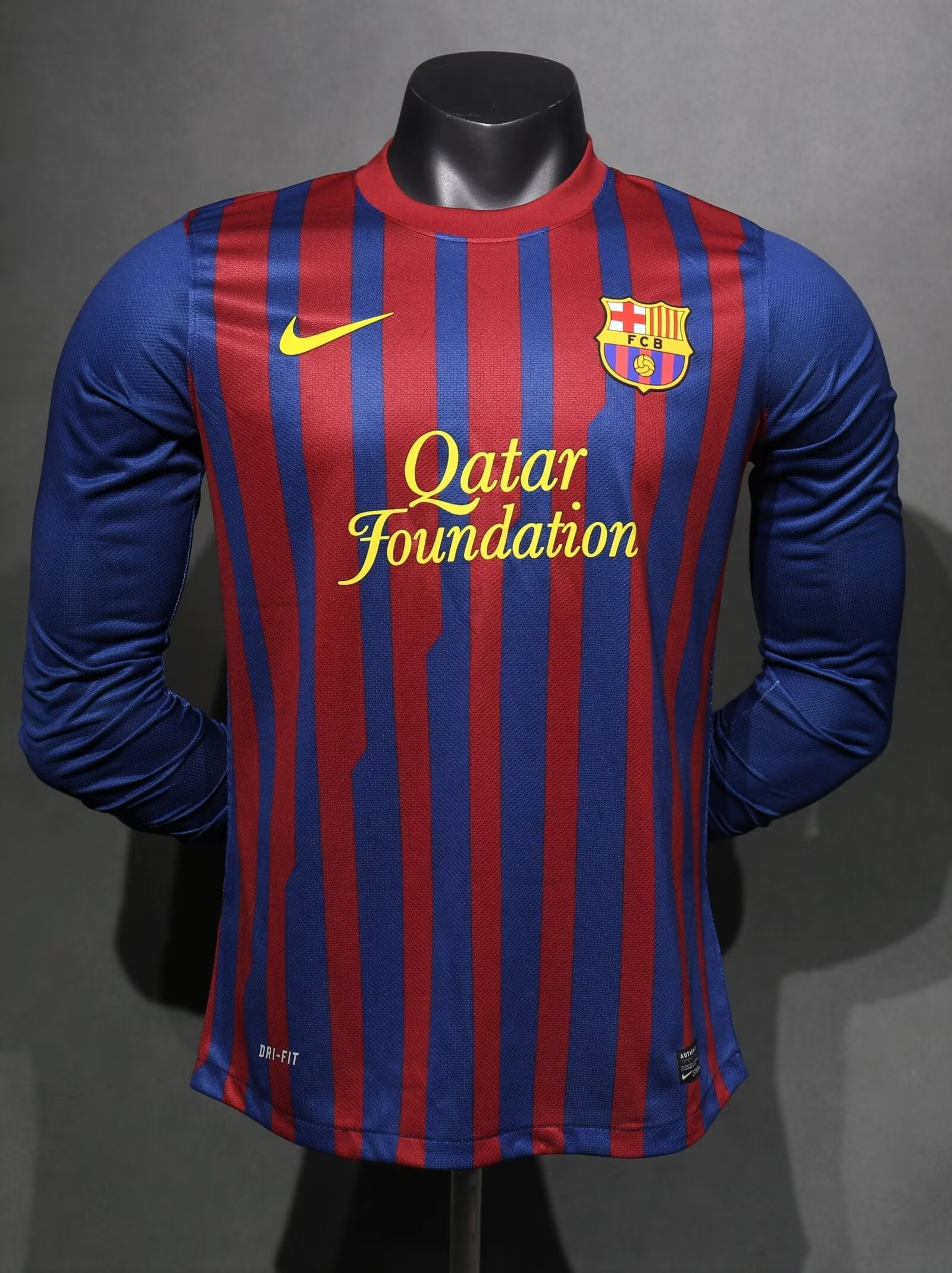 Camisa Barcelona Home 11/12 (Versão Manga Longa Jogador Retrô)