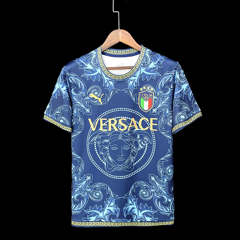 Camisa Seleção da Itália "Blue Versace" 22/23 (Versão Torcedor) | EDIÇÃO ESPECIAL