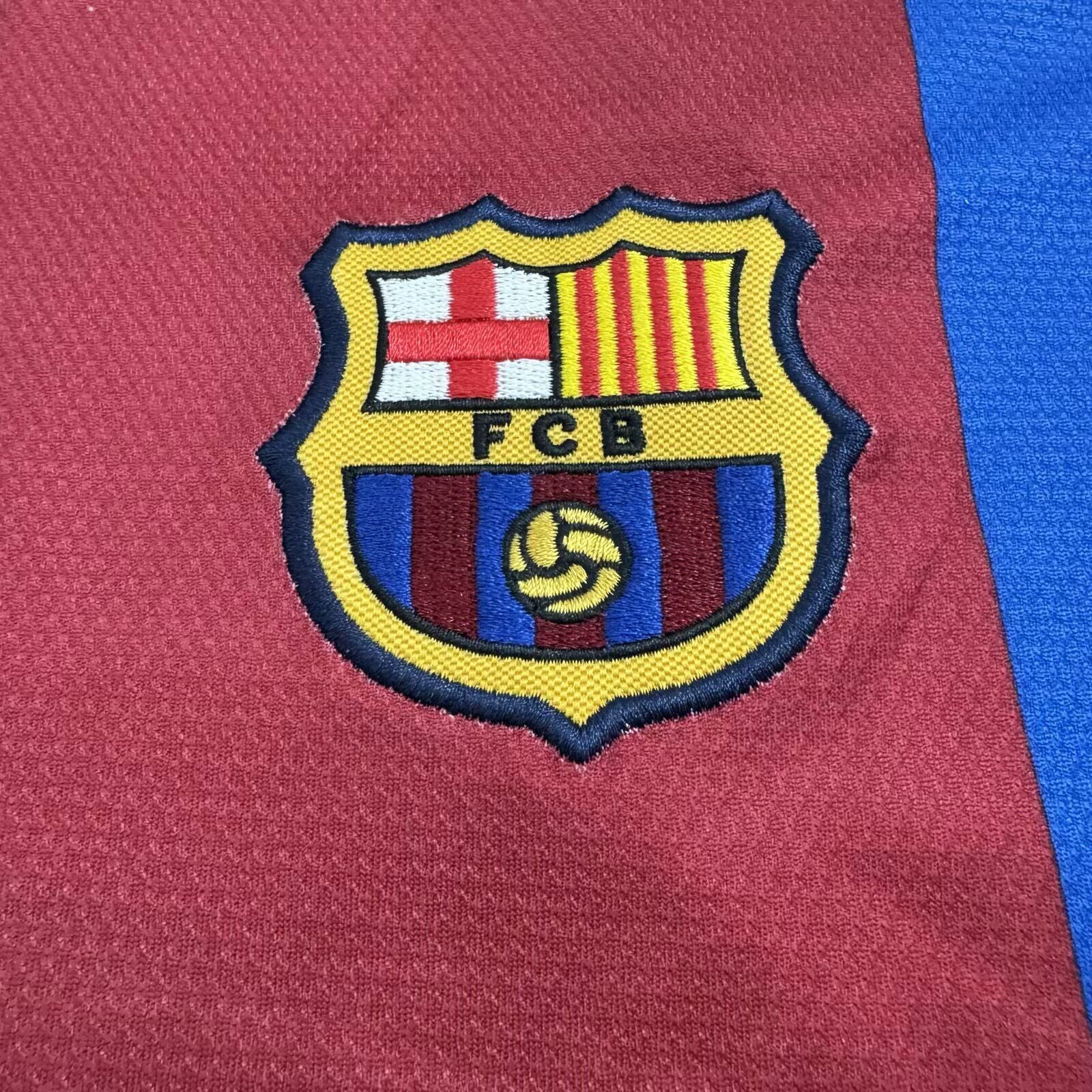 Kit Barcelona Home Conjunto Infantil 06/07 (Versão Retrô)