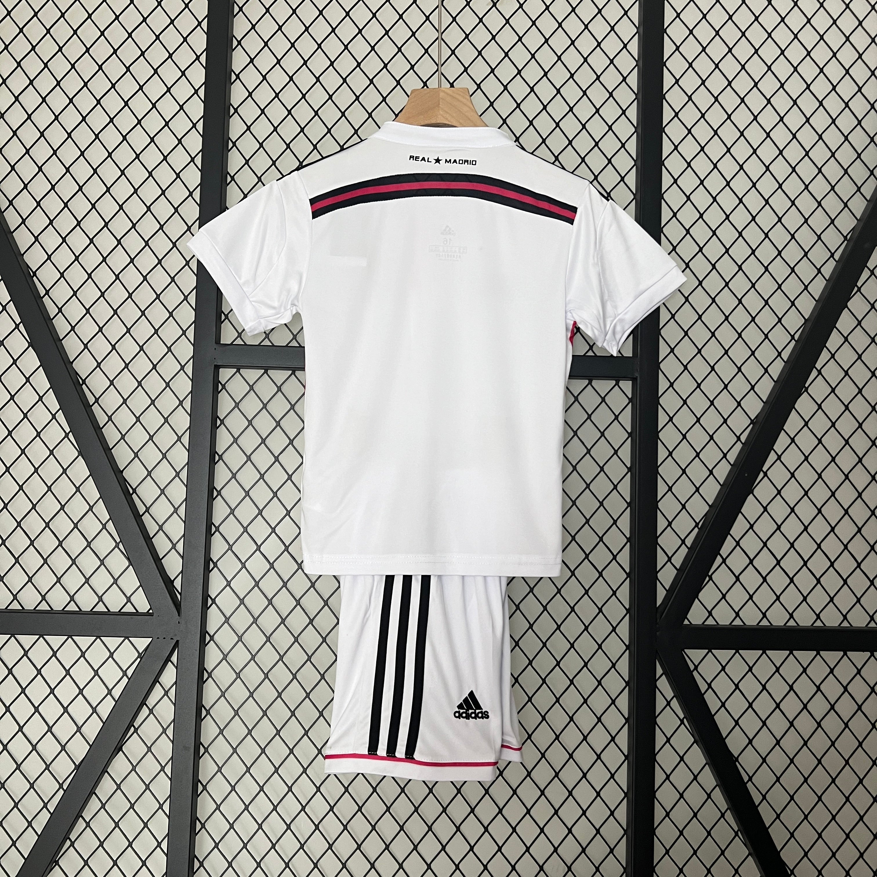 Kit Real Madrid Home 14/15 Conjunto Infantil (Versão Torcedor Retrô)