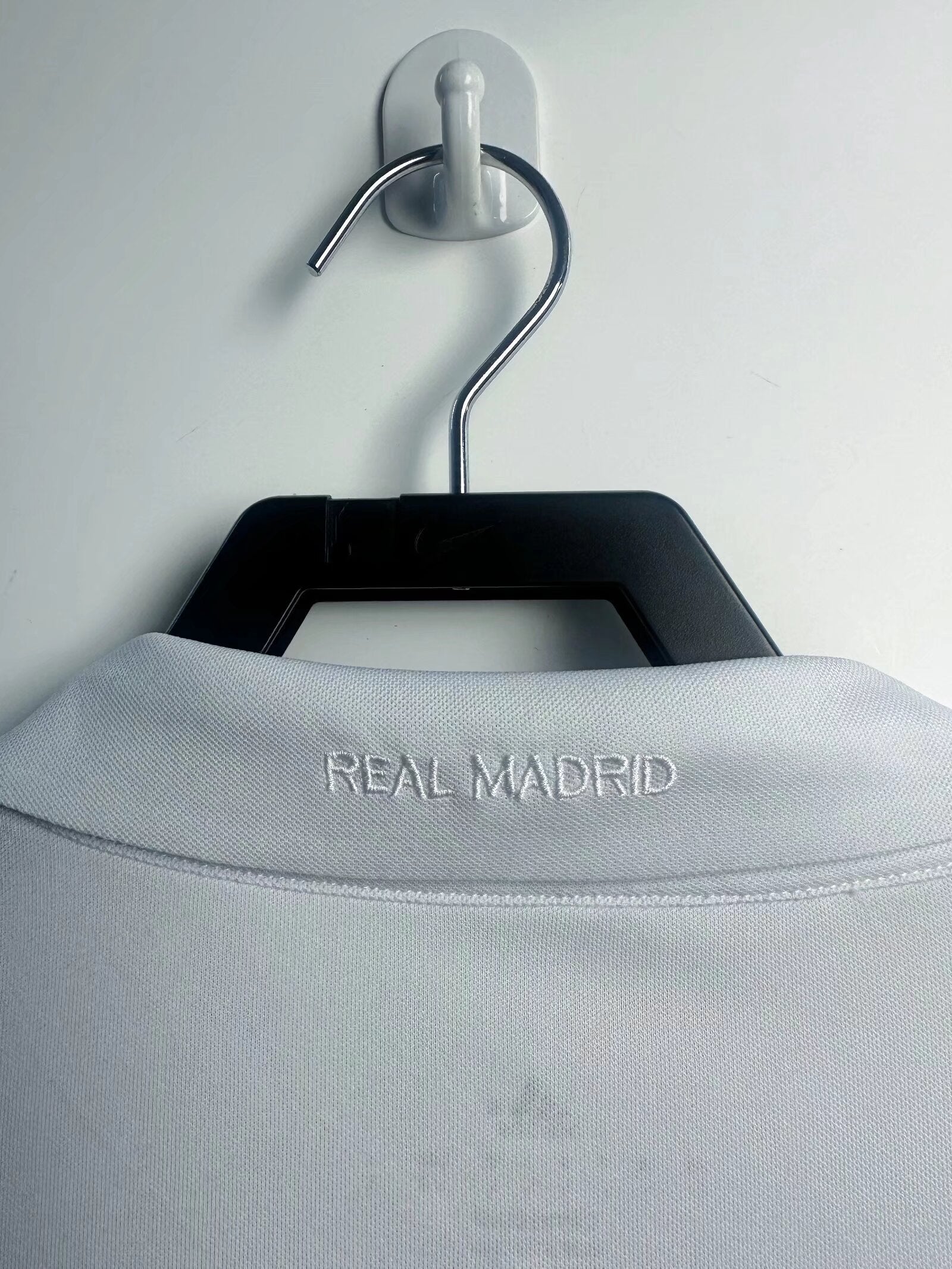 Camisa Real Madrid Home 16/17 (Versão Manga Longa Torcedor Retrô)