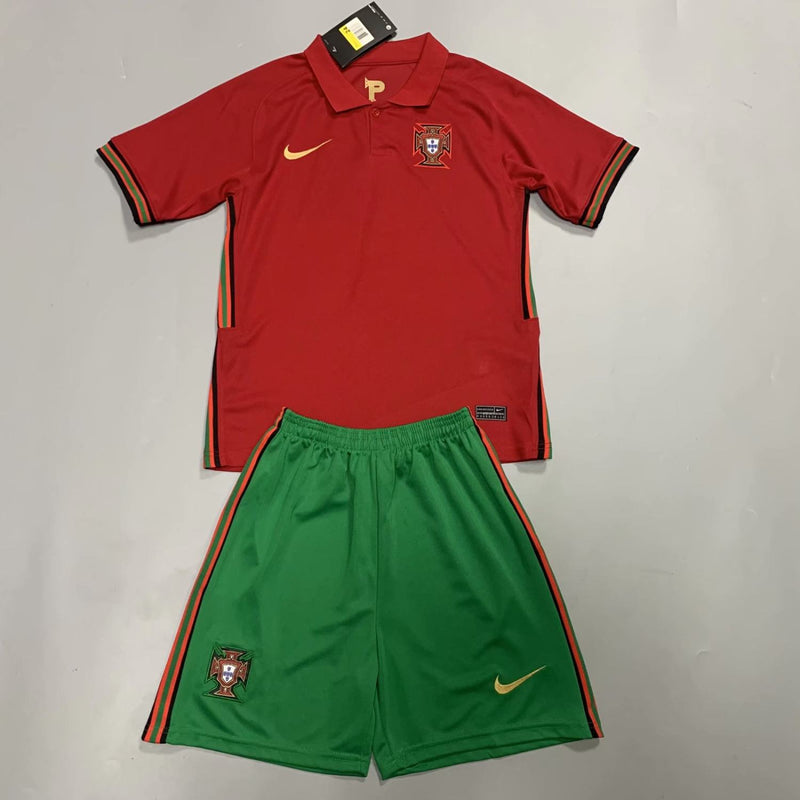 Kit Seleção Portuguesa Home 2020 Conjunto Infantil (Versão Curta Retrô)