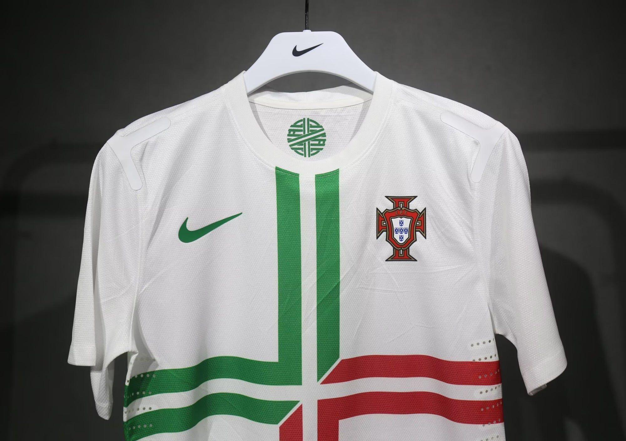Camisa Seleção Portuguesa Away 2012 (Versão Jogador Retrô)