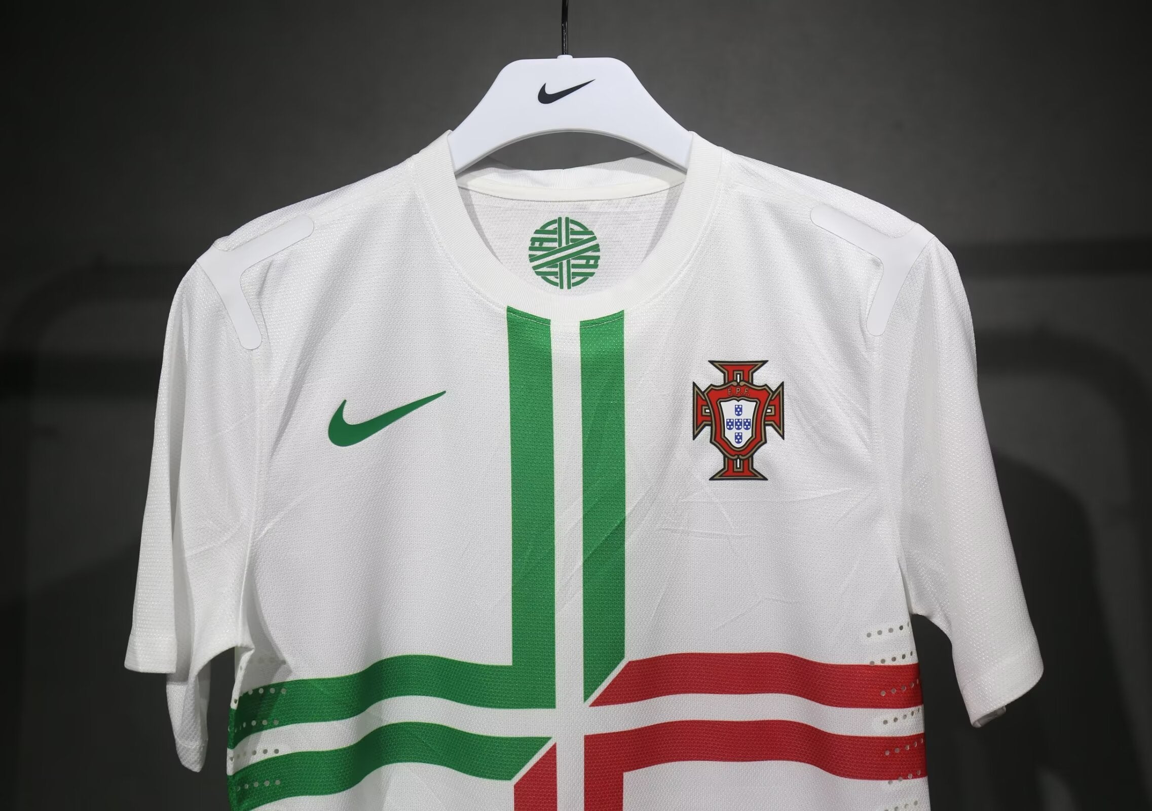 Camisa Seleção Portuguesa Away 2012 (Versão Jogador Retrô)