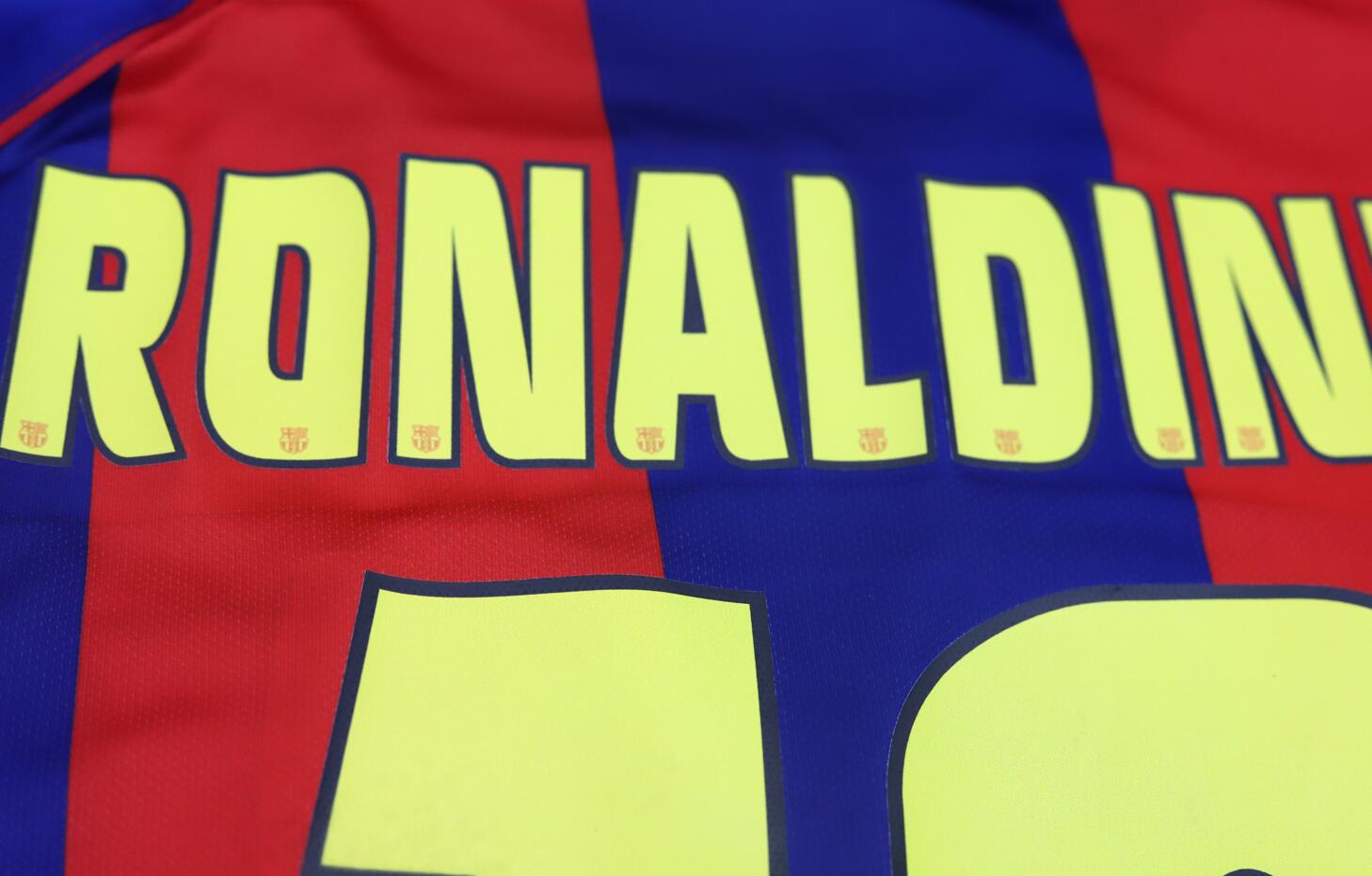 Camisa Barcelona Home 04/05 (Versão Manga Longa Retrô)
