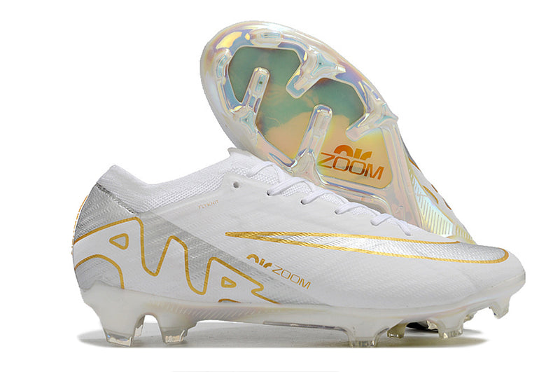 Chuteira Campo Nike Zoom Mercurial Vapor 15 Elite FG Branca, Prata e Dourada | Football Boots