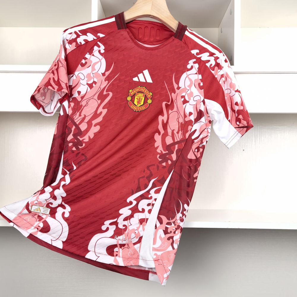 Camisa Manchester United "Red Style" 24/25 (Versão Jogador) | EDIÇÃO ESPECIAL