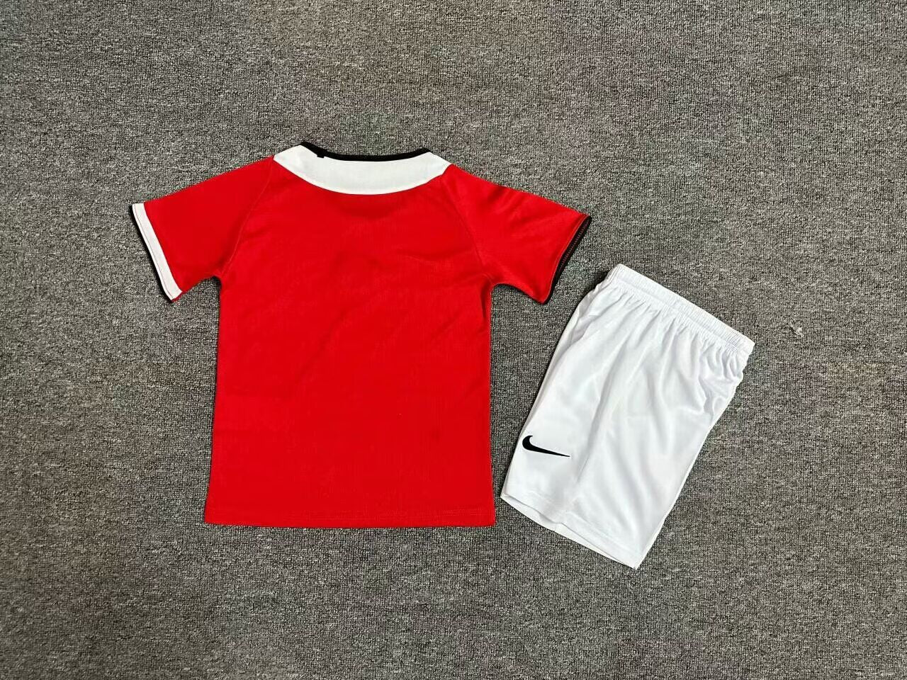 Camisa Manchester United Home 04/05 Conjunto Infantil (Versão Retrô)