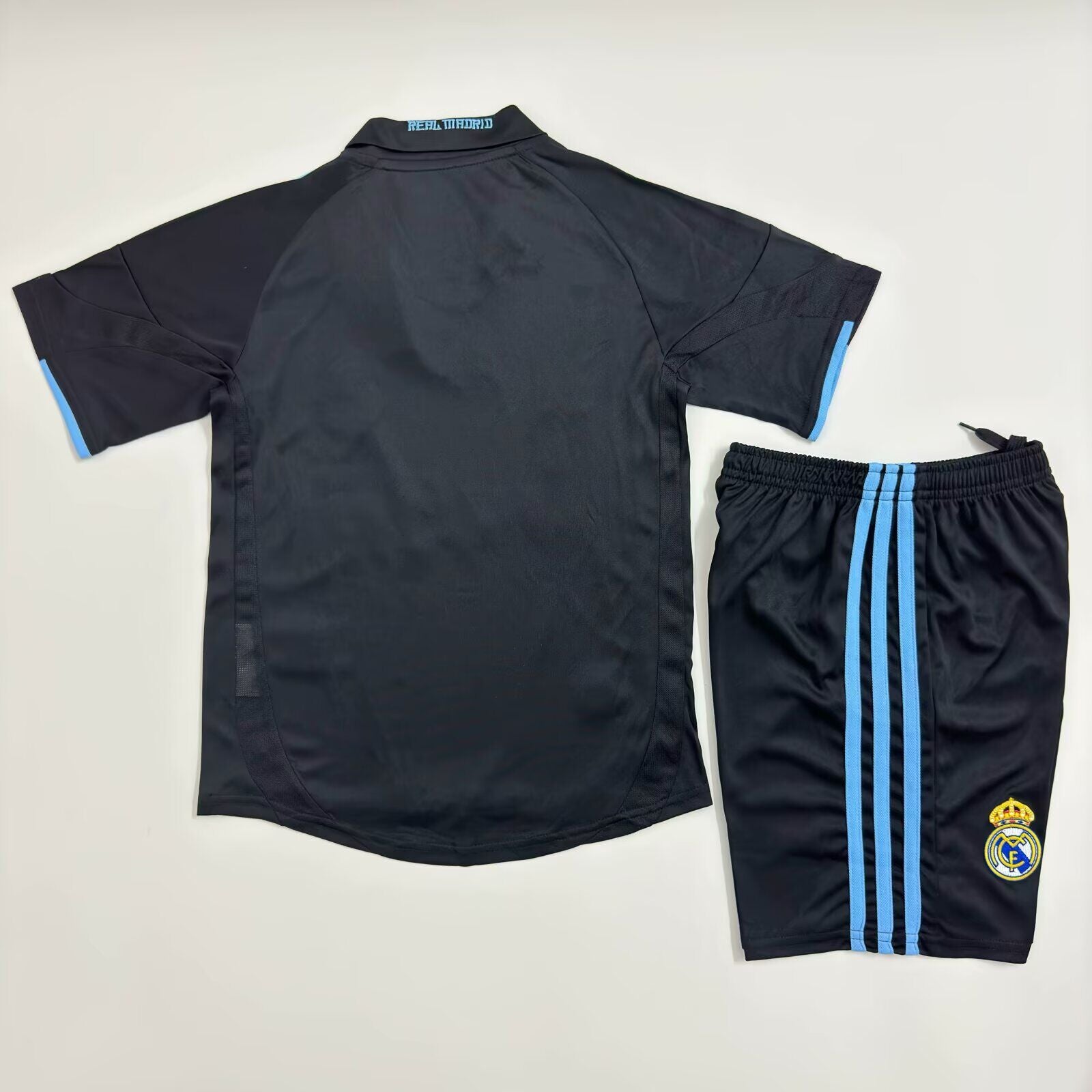 Kit Real Madrid Home 09/10 Conjunto Infantil (Versão Curta Retrô)