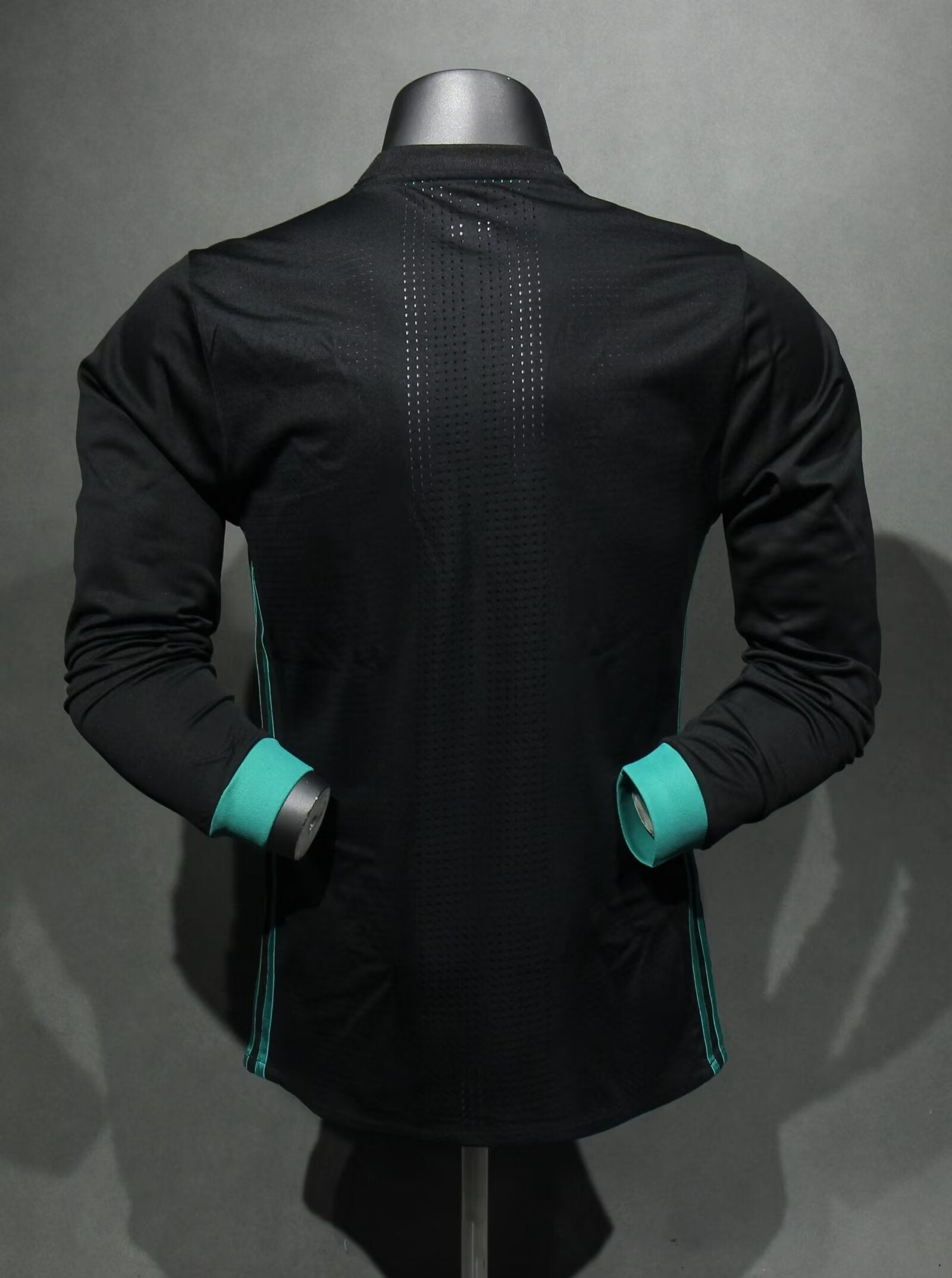 Camisa Real Madrid Away 17/18 (Versão Manga Longa Jogador Retrô)