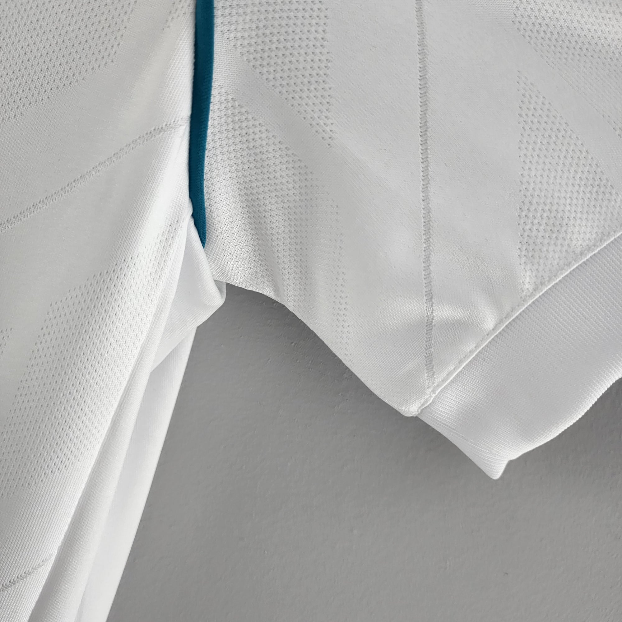Camisa Real Madrid Home 17/18 (Versão Torcedor Retrô)