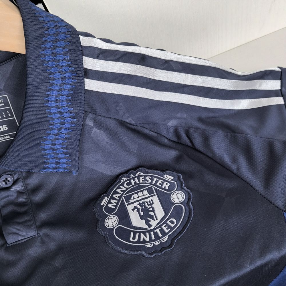 Camisa Manchester United "Dark Blue Polo" 24/25 (Versão Torcedor) | EDIÇÃO ESPECIAL