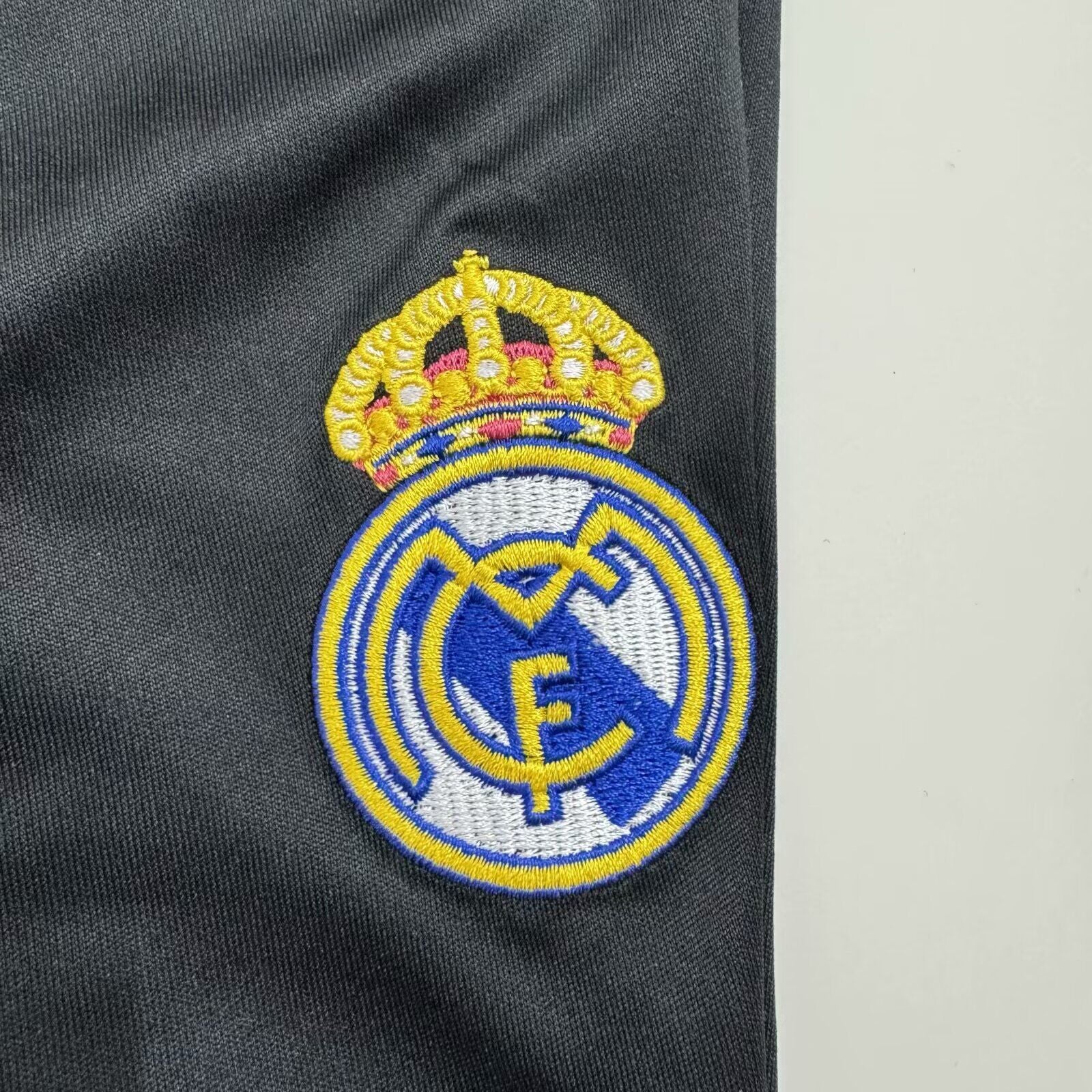 Kit Real Madrid Home 09/10 Conjunto Infantil (Versão Curta Retrô)