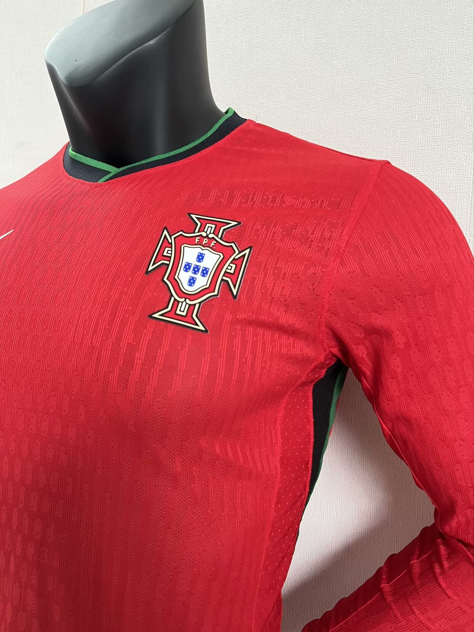 Camisa Seleção Portuguesa Home 2024 (Versão Manga Longa Jogador)