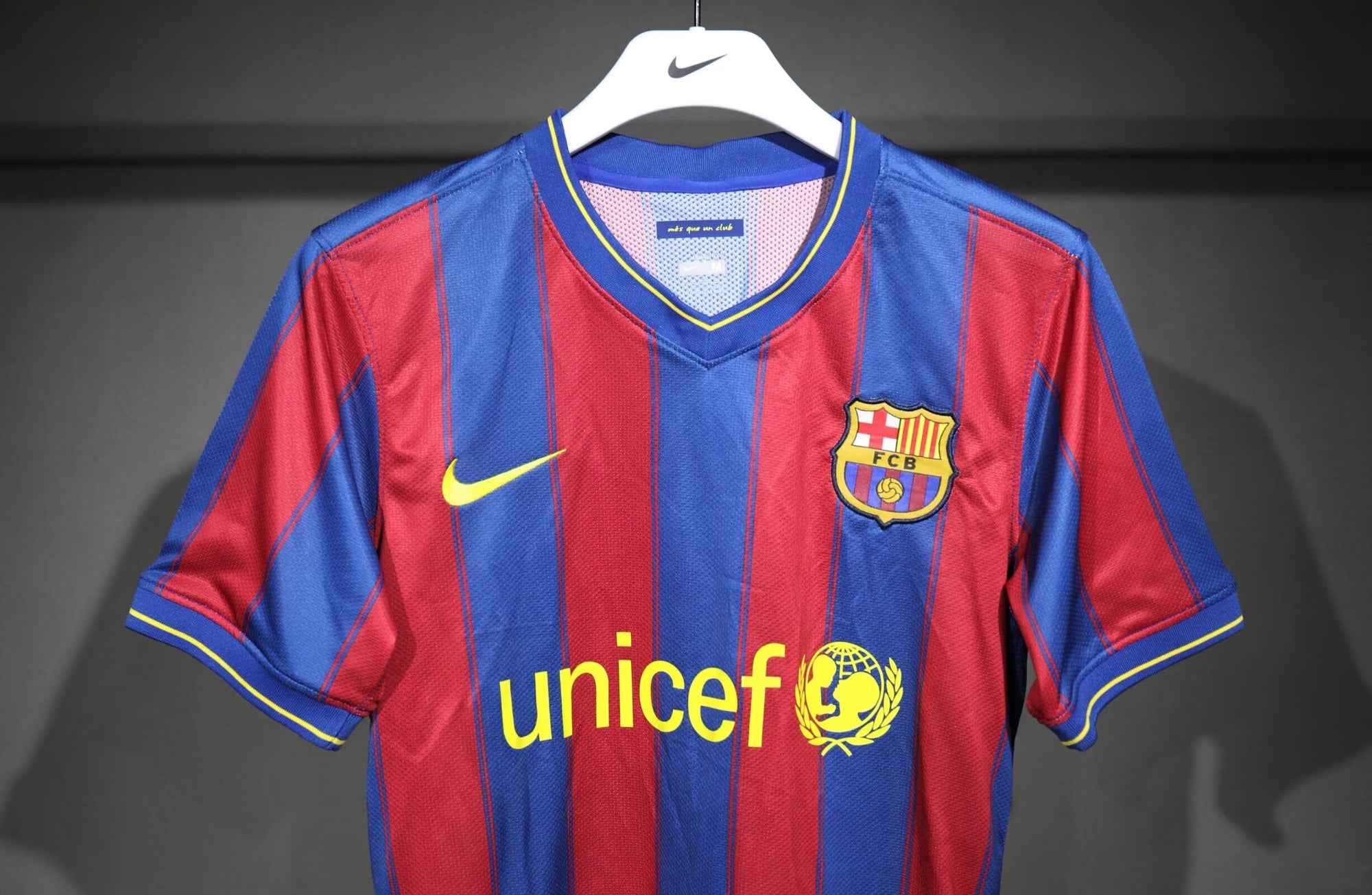 Camisa Barcelona Home 09/10 (Versão Jogador Retrô)