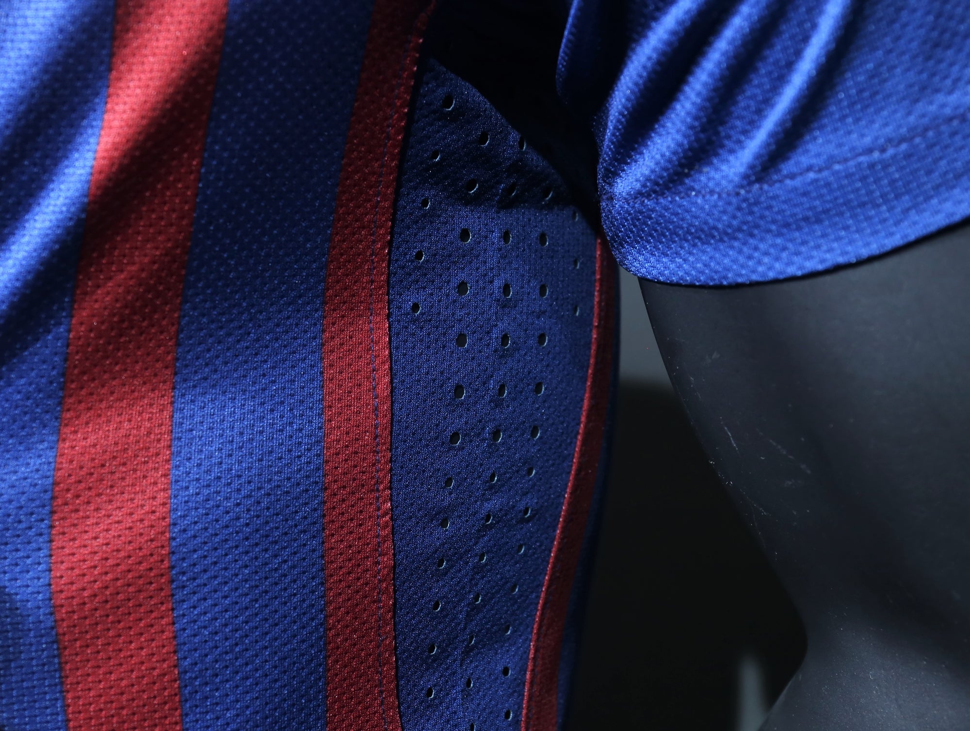 Camisa Barcelona Home 11/12 (Versão Jogador Retrô)