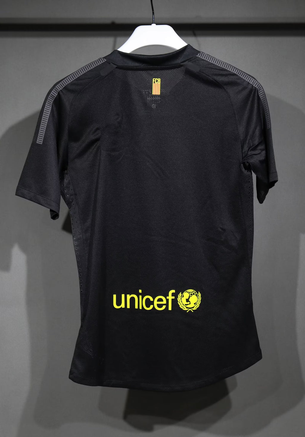 Camisa Barcelona Away 11/12 (Versão Jogador Retrô)