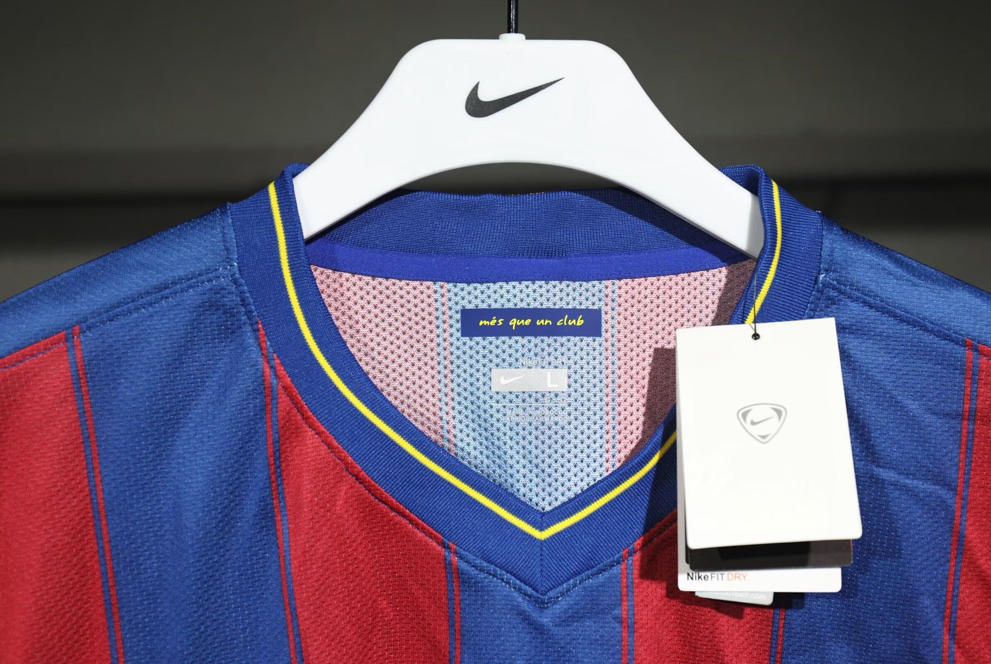 Camisa Barcelona Home 09/10 (Versão Manga Longa Jogador Retrô)