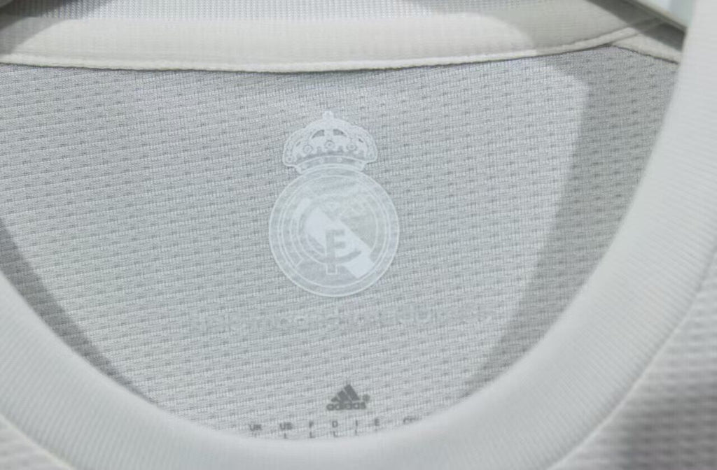 Camisa Real Madrid Home 15/16 (Versão Jogador Retrô)