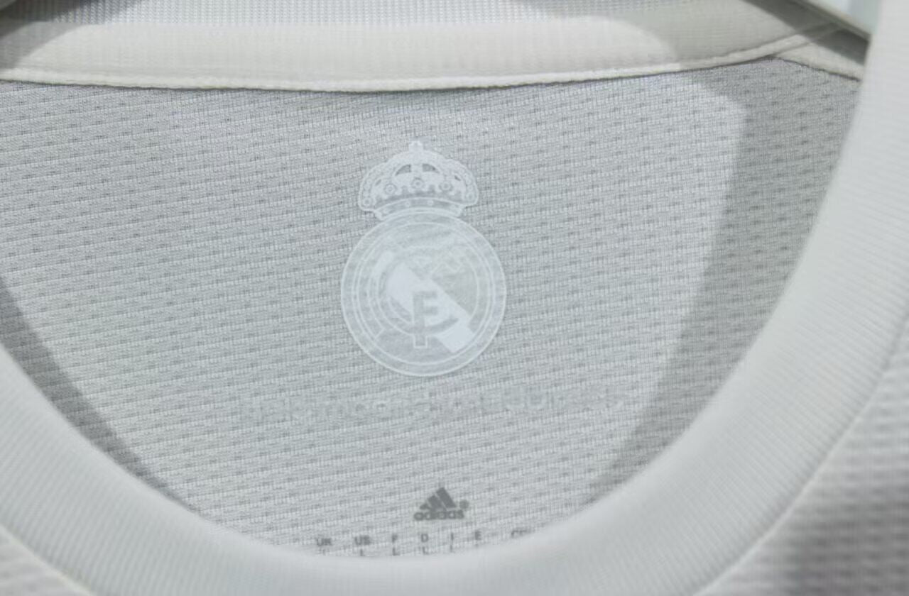 Camisa Real Madrid Home 15/16 (Versão Jogador Retrô)
