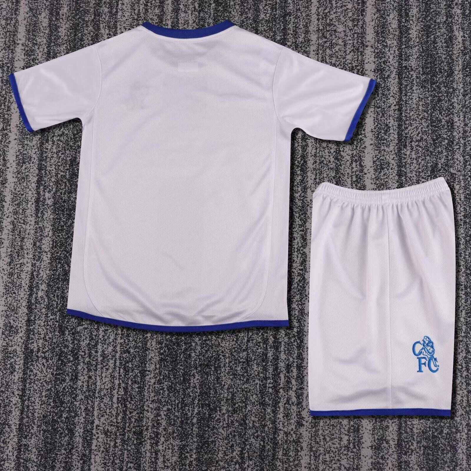 Kit Chelsea F.C. Away 03/05 Conjunto Infantil (Versão Torcedor Retro)
