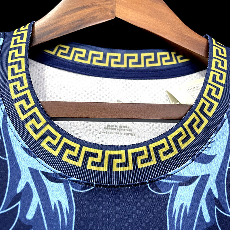 Camisa Seleção da Itália "Blue Versace" 22/23 (Versão Torcedor) | EDIÇÃO ESPECIAL