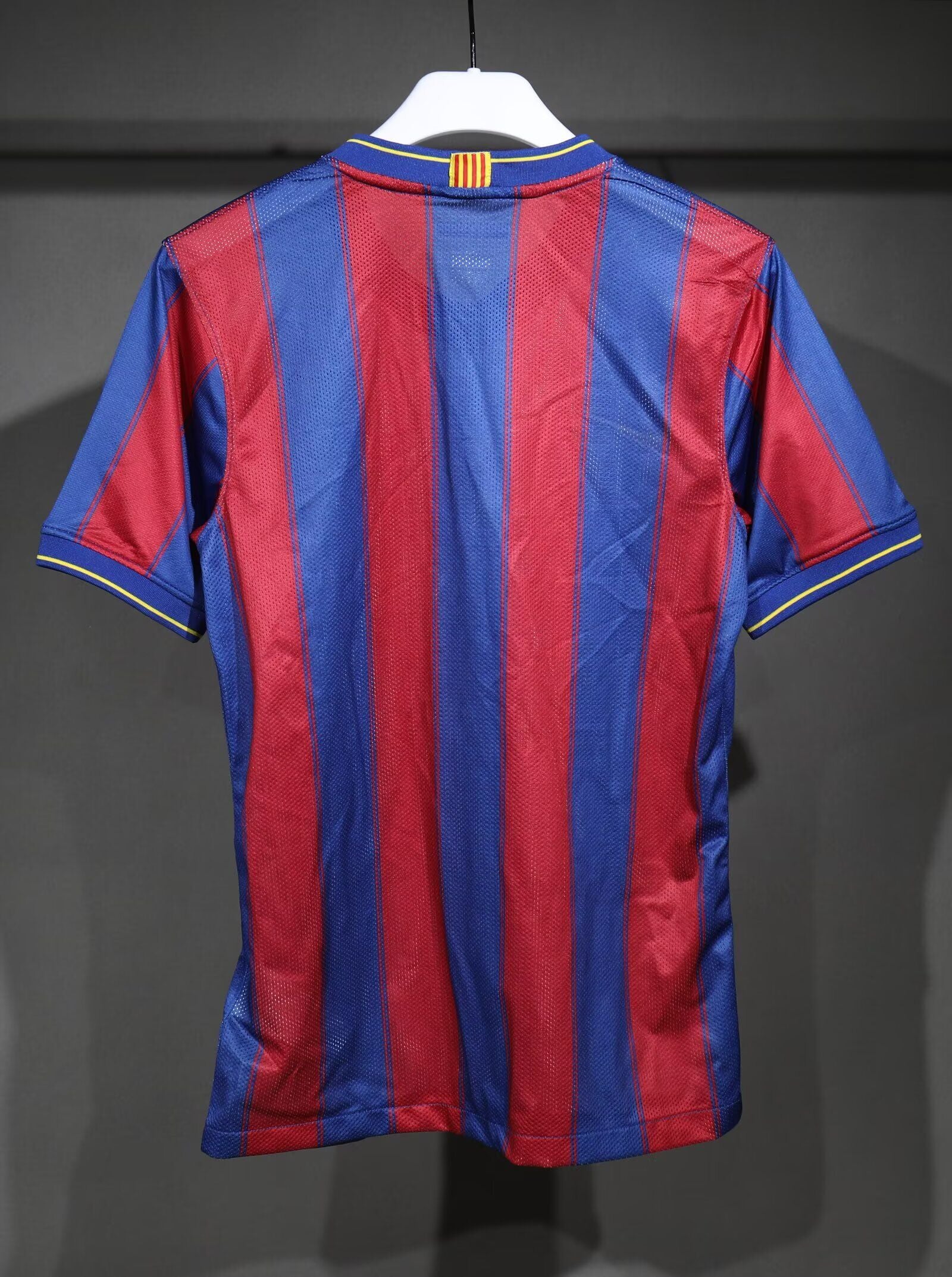 Camisa Barcelona Home 09/10 (Versão Jogador Retrô)