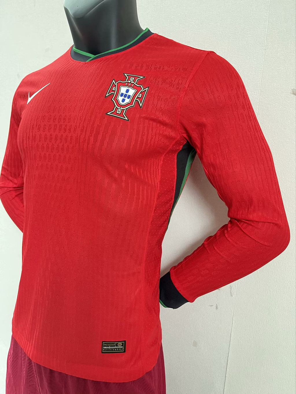 Camisa Seleção Portuguesa Home 2024 (Versão Manga Longa Jogador)
