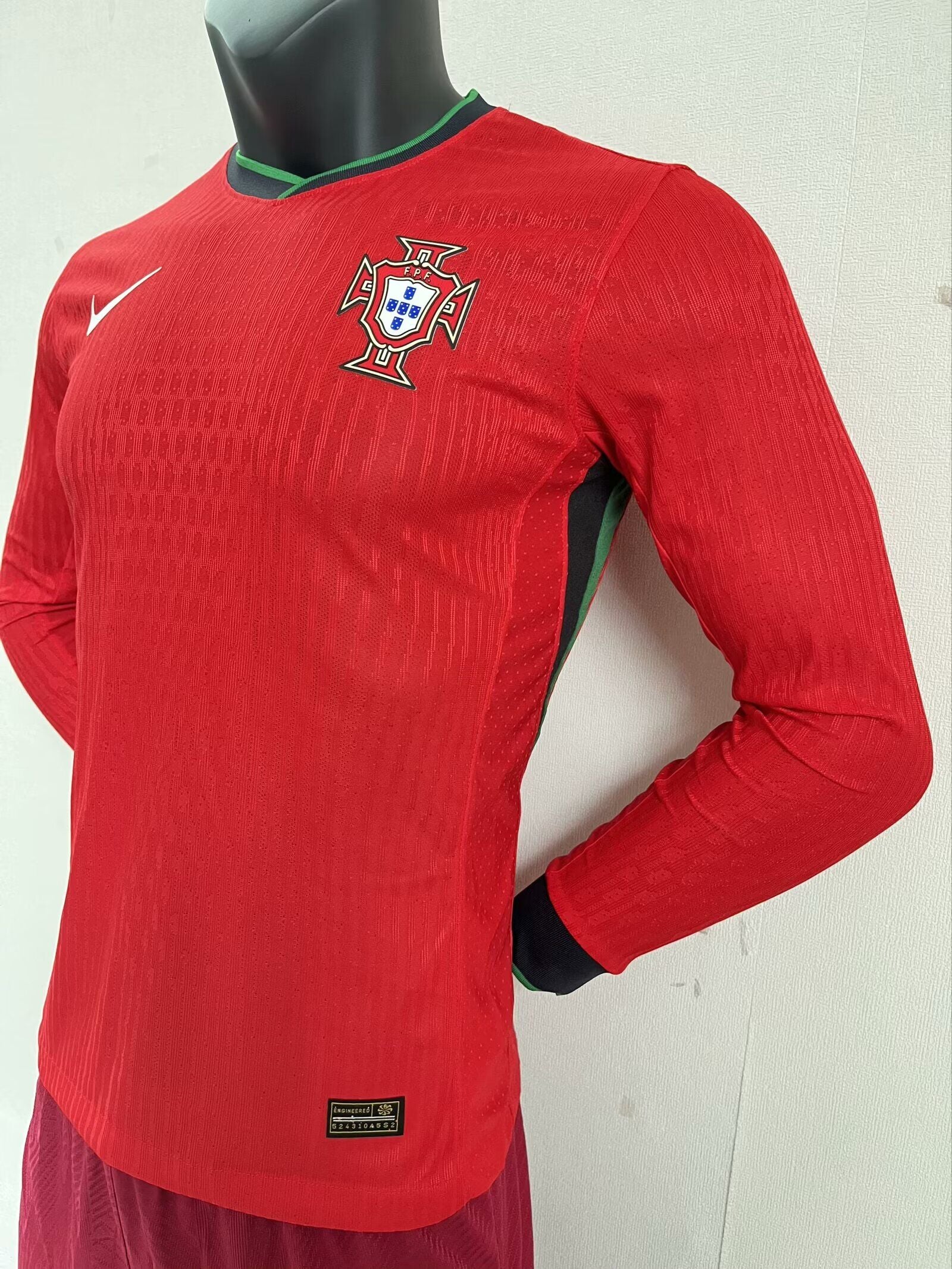 Camisa Seleção Portuguesa Home 2024 (Versão Manga Longa Jogador)