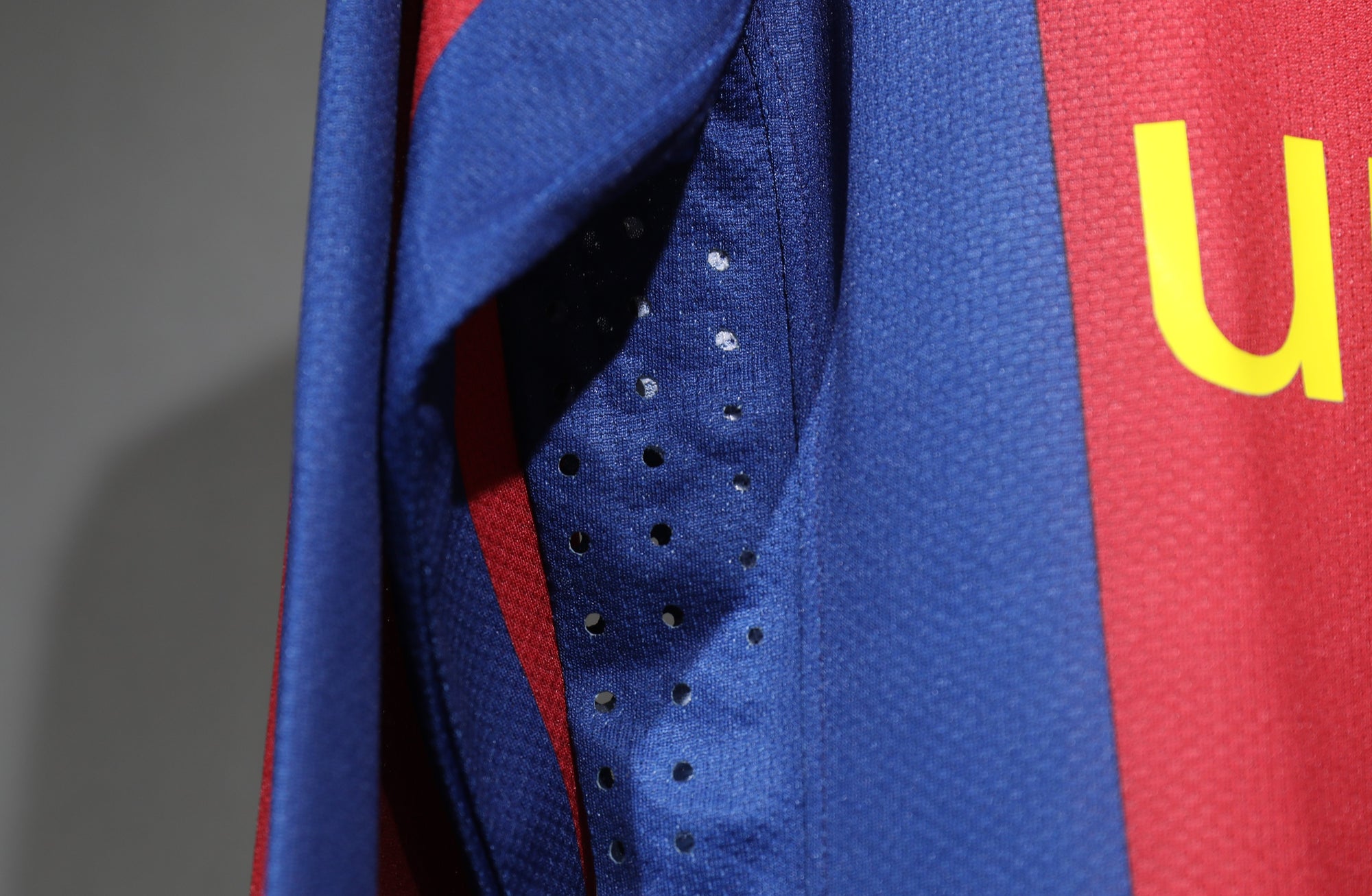 Camisa Barcelona Home 10/11 (Versão Manga Longa Jogador Retrô)