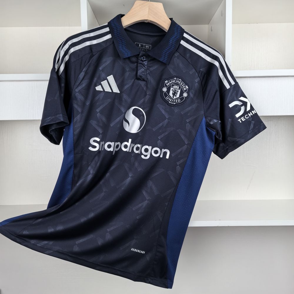 Camisa Manchester United "Dark Blue Polo" 24/25 (Versão Torcedor) | EDIÇÃO ESPECIAL