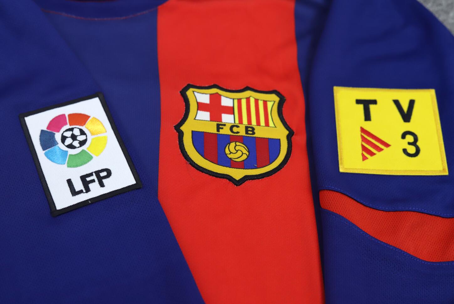 Camisa Barcelona Home 04/05 (Versão Manga Longa Retrô)