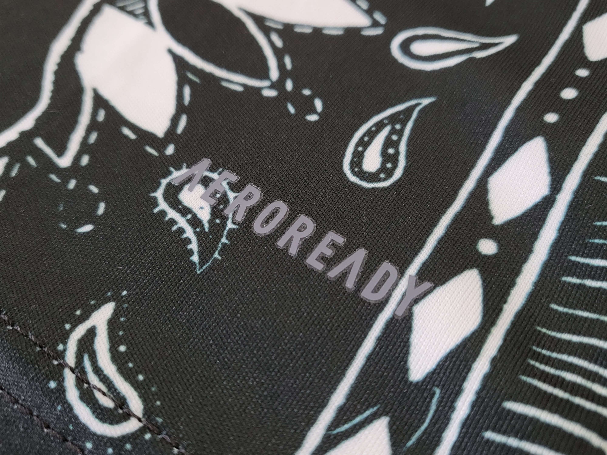 Camisa Arsenal F.C. "Black and White Style" 23/24 (Versão Torcedor) | EDIÇÃO ESPECIAL