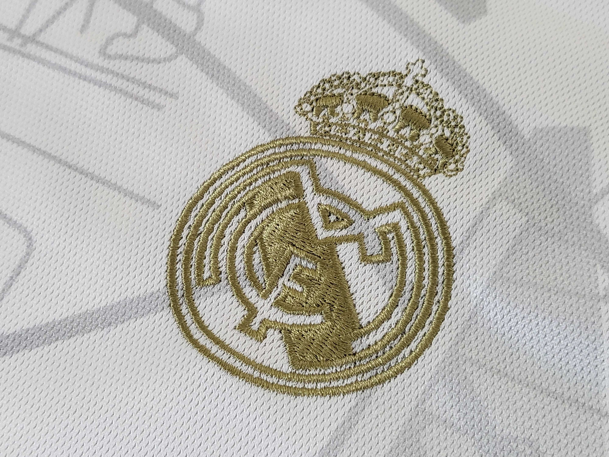 Camisa Real Madrid "Golden-White Style" 23/24 (Versão Torcedor) | EDIÇÃO ESPECIAL