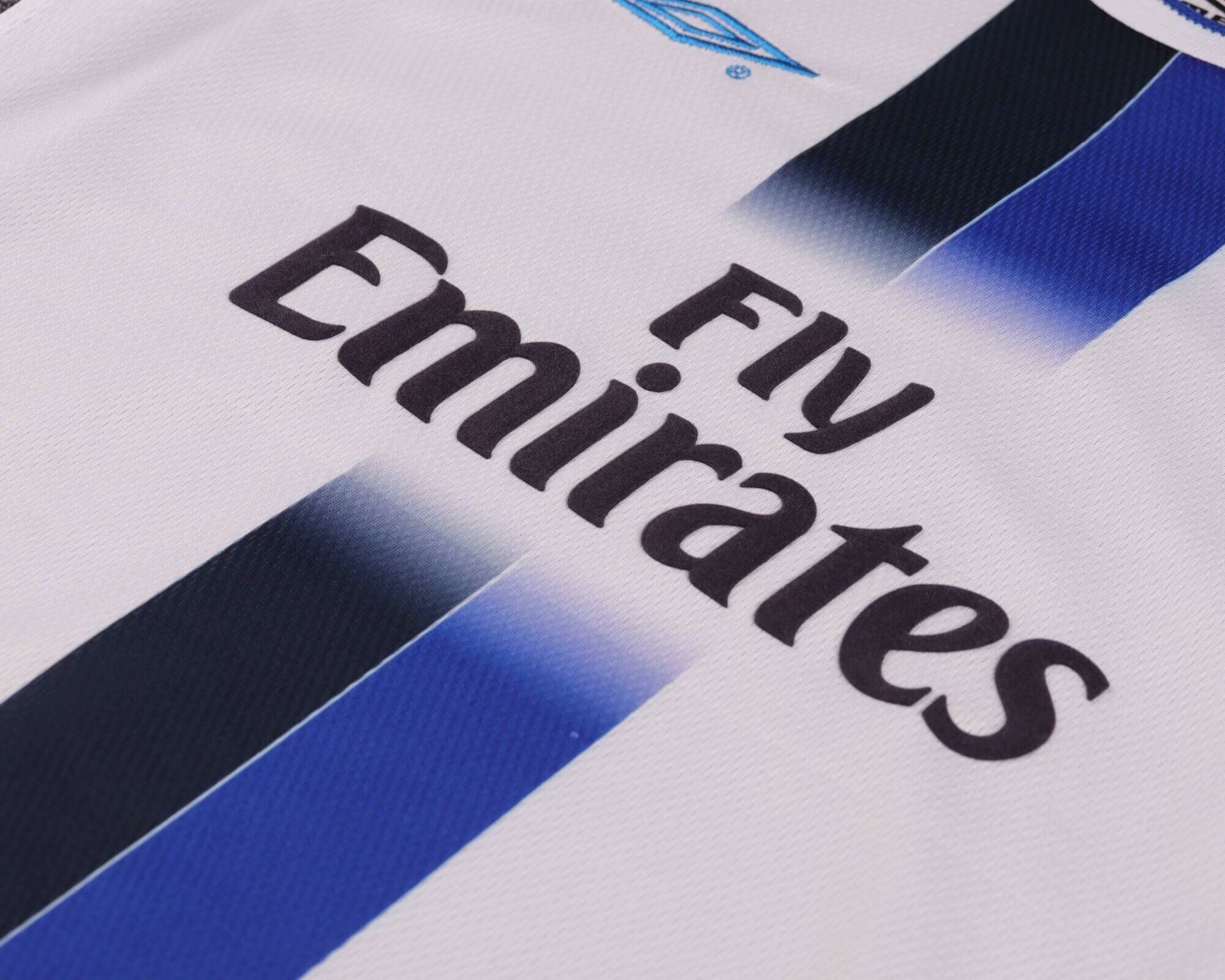 Kit Chelsea F.C. Away 03/05 Conjunto Infantil (Versão Torcedor Retro)
