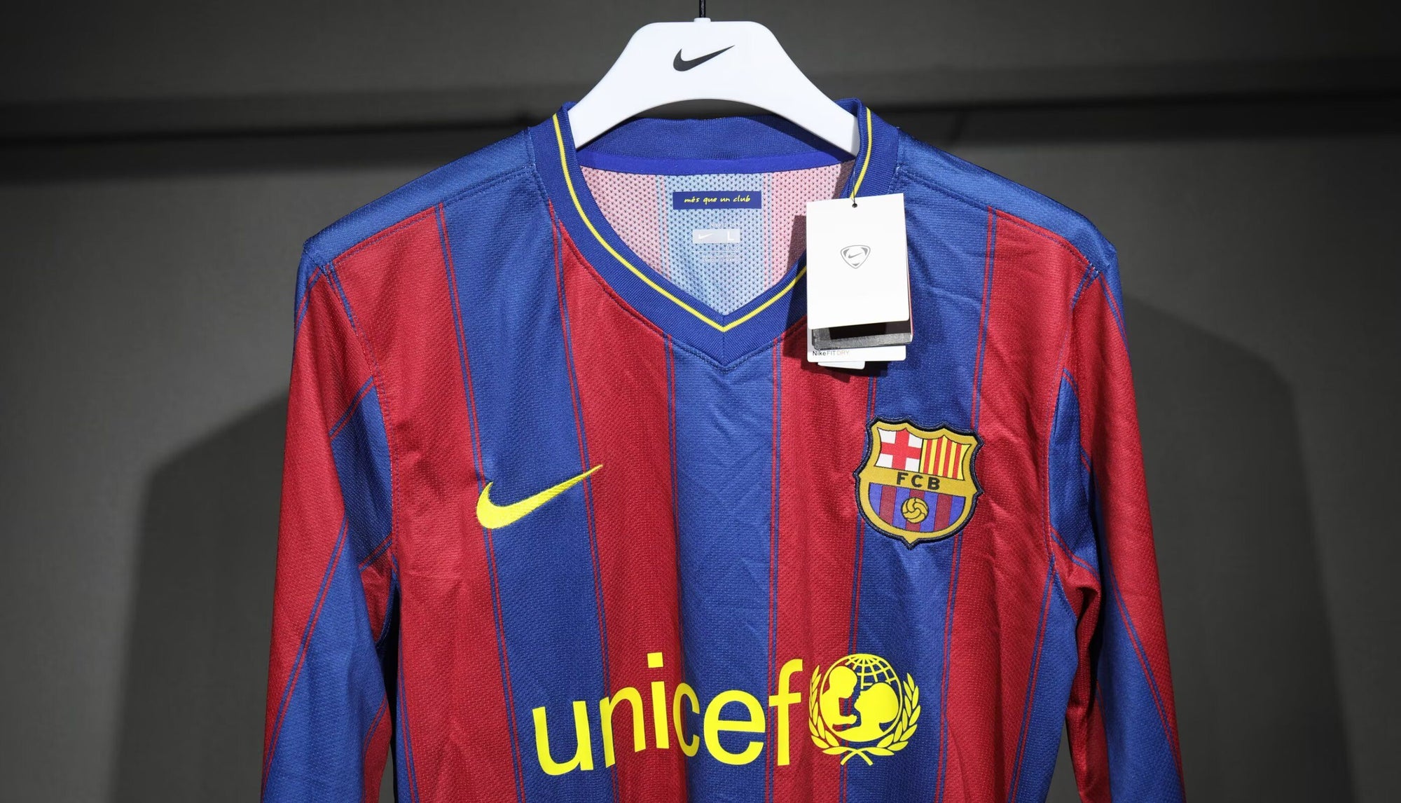 Camisa Barcelona Home 09/10 (Versão Manga Longa Jogador Retrô)